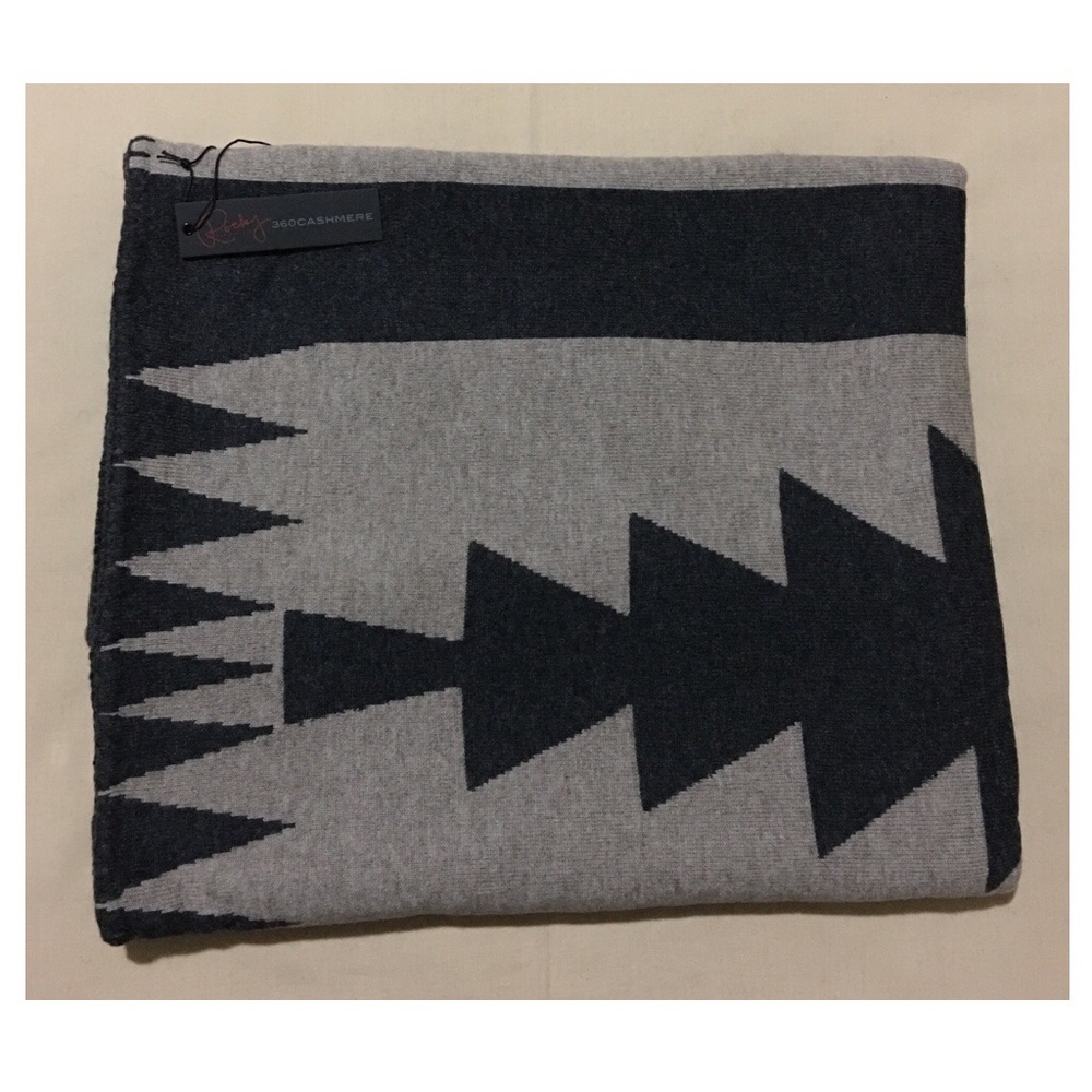 360 CASHMERE Tribal Blanket Retail: $449 - Picture 4 of 7